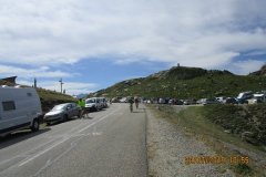 Devant moi le sommet de la Croix de Fer