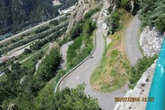 Les lacets à flanc de falaise...très spectaculaires et surchauffés : 41° en haut