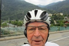 Dimanche - 7h33 - Gérard va s'élancé pour le 2ème jour avec des Gros Morceaux : Le col du Télégraphe, Galibier et Sarrenne...+ 3.300m !!!