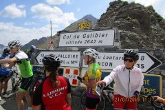 Tout le monde veut sa photo au col du Galibier...un Mythe du Tour de France qui passera dans 4 jours