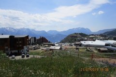 15h26 - Au milieu de la descente des 21 virages de l'Alpe d'Huez... Bourg d'Oisans...tout en bas