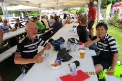 A Bourg d'Oisans je retrouve Marc et Elisabeth....et une bonne Bière...bien méritée après les 104km du jour et avec 3.130m d'ascension