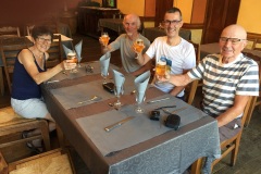 Gérard sur la photo, il l'a bien mérité (sa présence et sa bière)